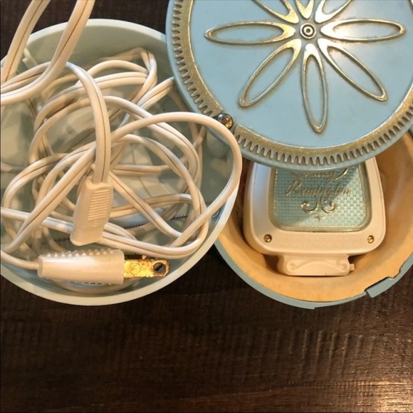 Vintage Ladies Electric Travel Shaver - Picture 3 of 5